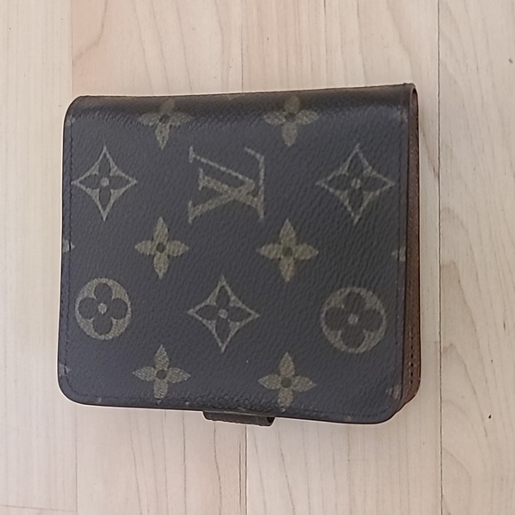 Pre-Owned  LOUIS VUITTON Leather Monogram Wallet Excellent Condition - Picture 3 of 9
